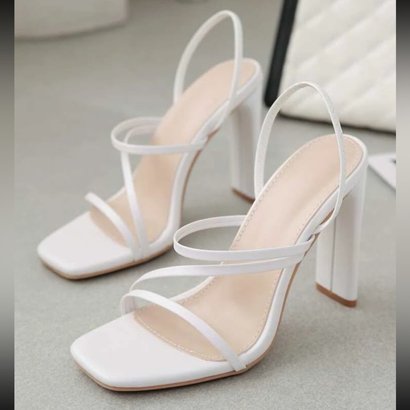 White heels - Picture 2 of 7